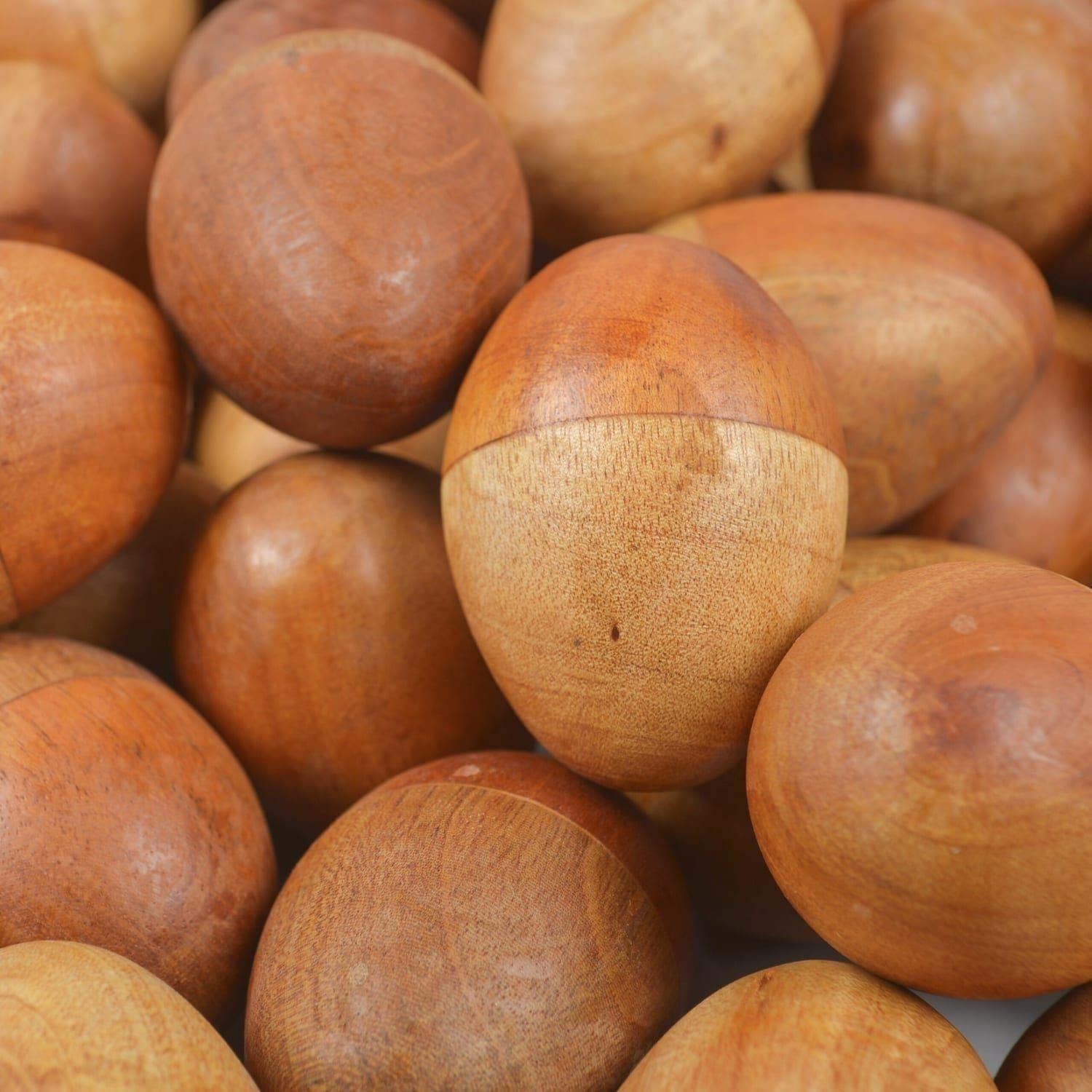 WP-egsh07-Egg-Shaker-natural-group-close-2